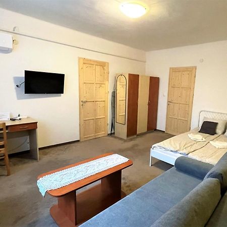 Evi Apartman เอ็กเกอร์ ภายนอก รูปภาพ