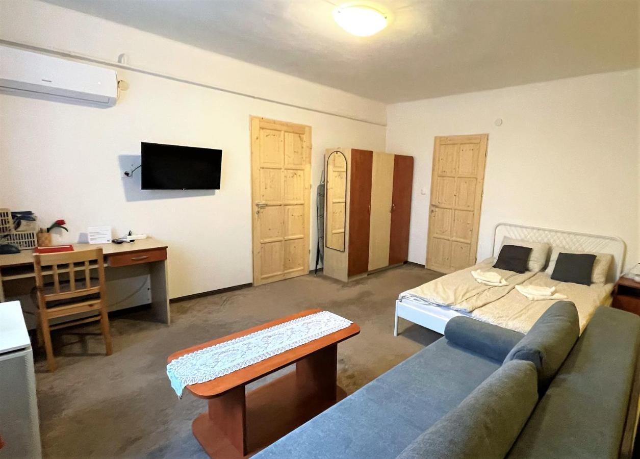Evi Apartman เอ็กเกอร์ ภายนอก รูปภาพ